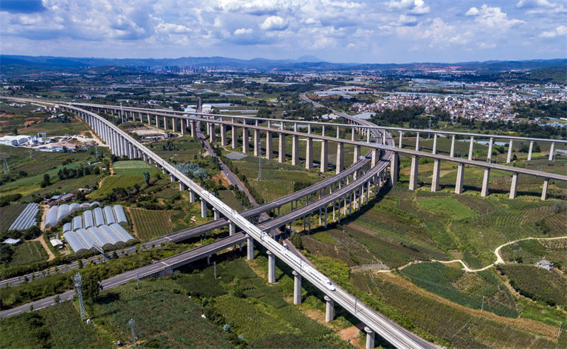 Yunnan: ferrovia de alta velocidade Mile-Mengzi entra em fase de testes