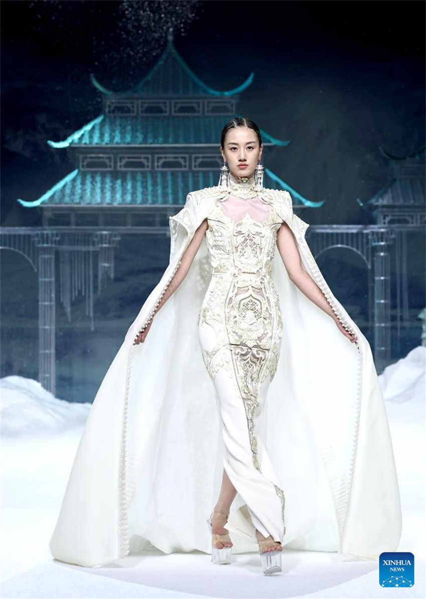 Galeria: Beijing inicia a Semana de Moda da China de S/S 2023