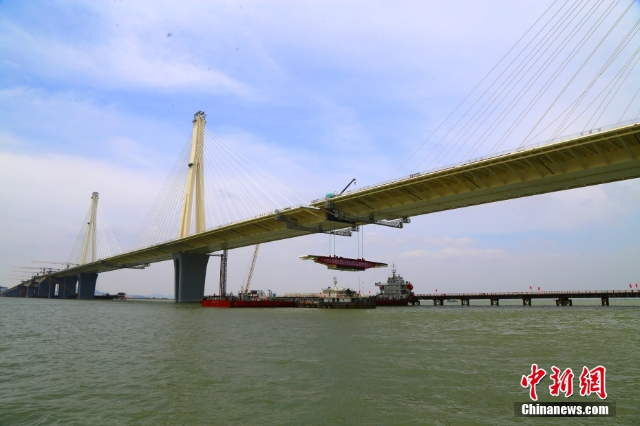 Galeria: acoplamento do vão principal da ponte do projeto-chave da Grande Área da Baía Guangdong-Hong Kong-Macau