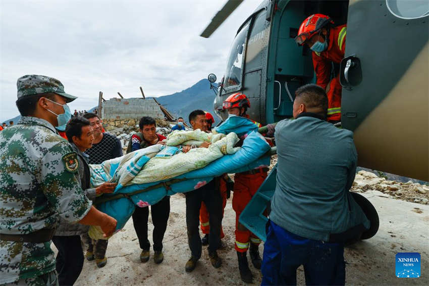 Esforços de resgate seguem em andamento em Sichuan
