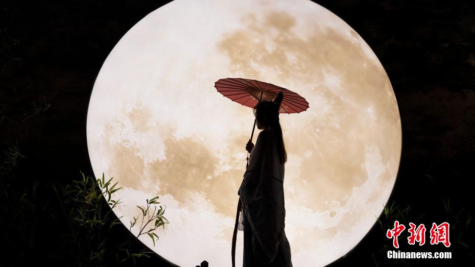 Zhejiang: atividades com características chinesas são favorecidas pelos turistas durante Festival do Meio do Outono