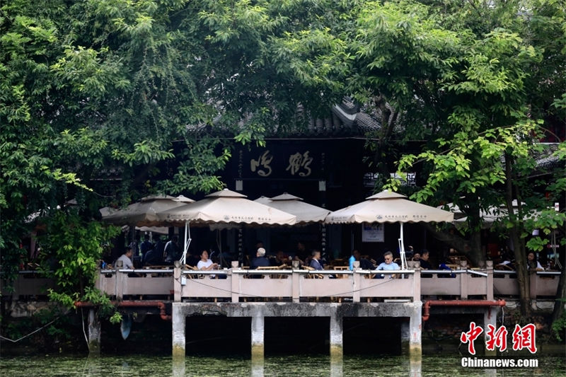 Chengdu retoma vida normal após o controle do novo surto de Covid-19