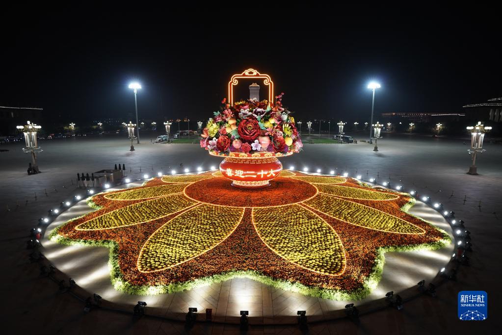 Galeria: Cesta gigante de flores decora Praça de Tiananmen