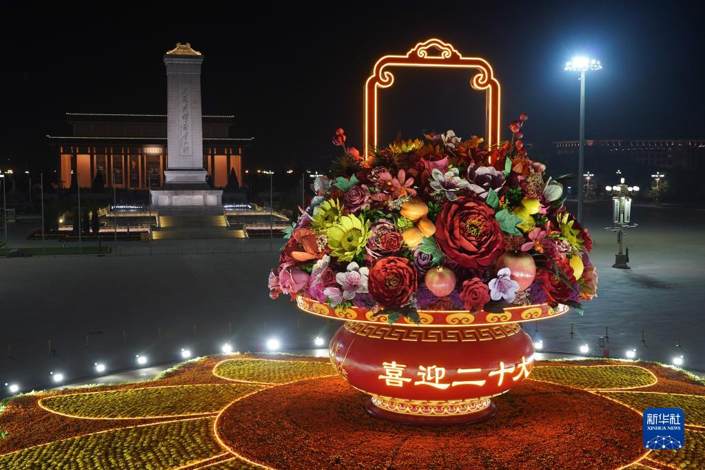 Galeria: Cesta gigante de flores decora Praça de Tiananmen