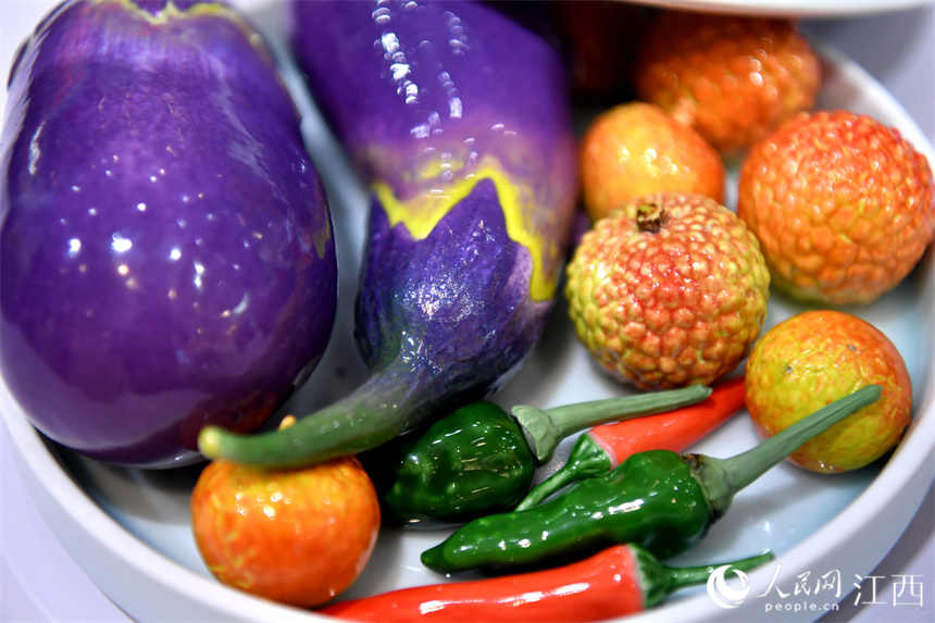Galeria: peças de cerâmica no formato de frutas e legumes são um sucesso em Jingdezhen