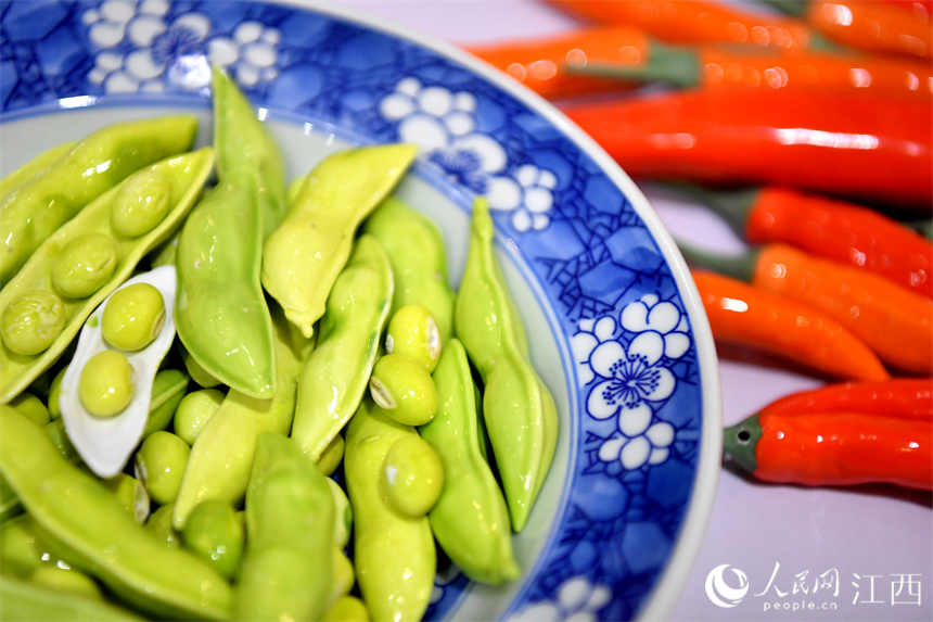 Galeria: peças de cerâmica no formato de frutas e legumes são um sucesso em Jingdezhen