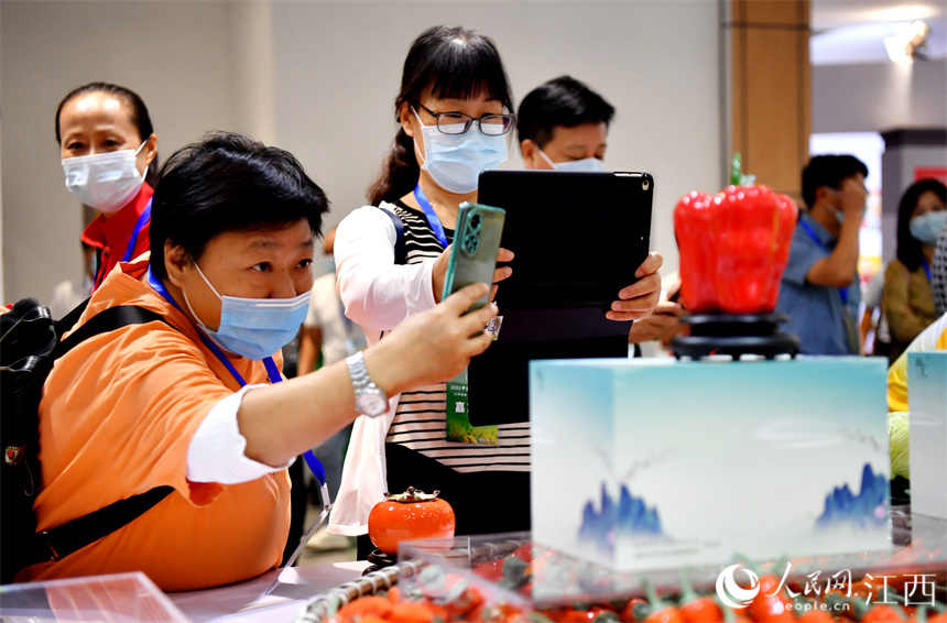 Galeria: peças de cerâmica no formato de frutas e legumes são um sucesso em Jingdezhen