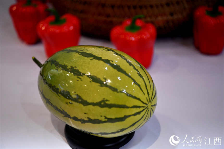 Galeria: peças de cerâmica no formato de frutas e legumes são um sucesso em Jingdezhen