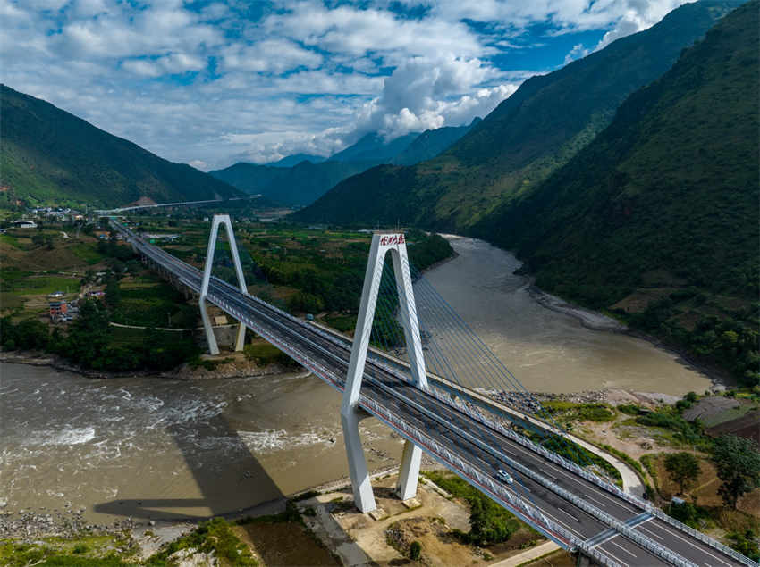 Prefeitura de Nujiang encerra a era de tirolesa