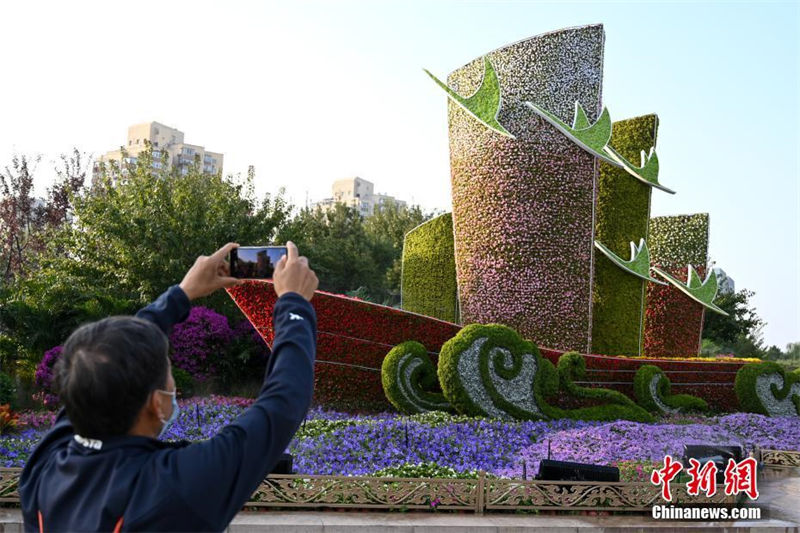 Galeria: canteiros temáticos são colocados ao longo da Avenida Chang'an em Beijing 
