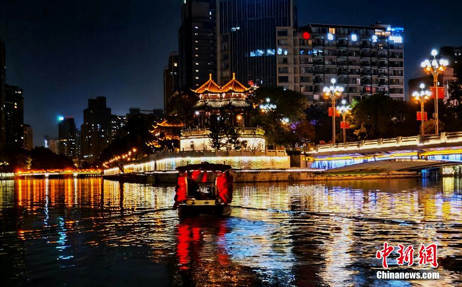 Galeria: cena encantadora noturna ao longo do rio Jinjiang em Chengdu