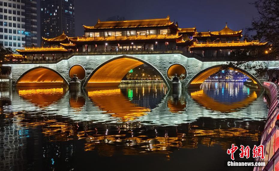 Galeria: cena encantadora noturna ao longo do rio Jinjiang em Chengdu