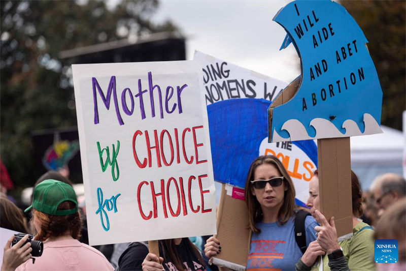 Manifestantes protestam em cidades dos EUA pelo direito ao aborto