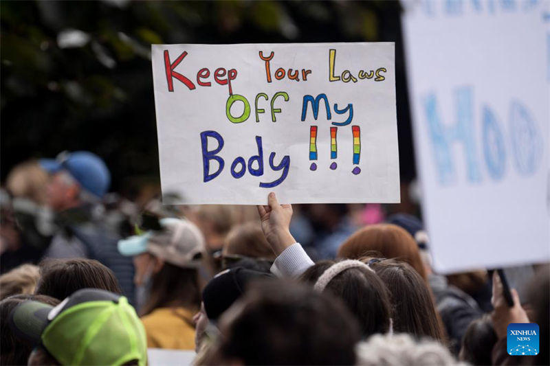 Manifestantes protestam em cidades dos EUA pelo direito ao aborto