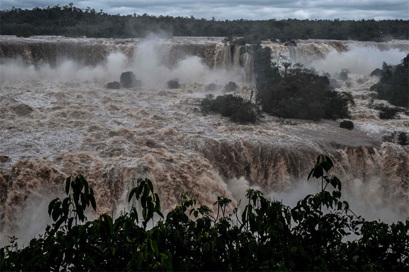 Chuvas fortes atingem múltiplas áreas no Brasil