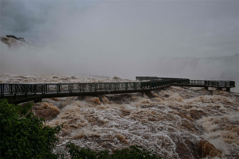 Chuvas fortes atingem múltiplas áreas no Brasil