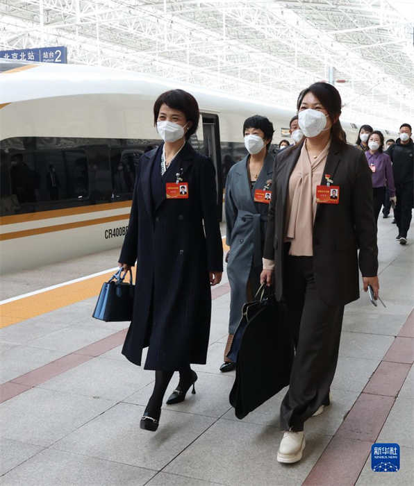 Todas as delegações reúnem-se em Beijing para o 20º Congresso Nacional do PCCh