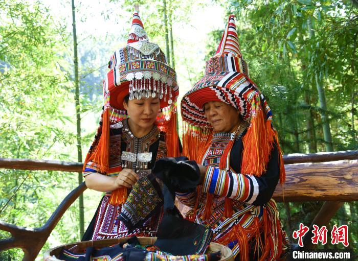 Guangxi: oficina populariza bordado de etnia Yao de patrimônio cultural imaterial 