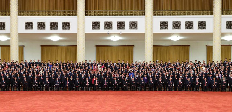 Xi Jinping se reúne com delegados do Congresso Nacional do PCCh