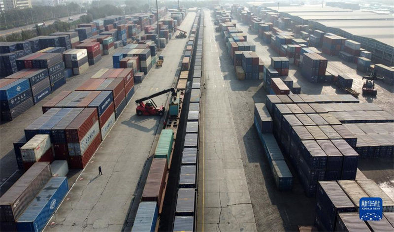 Porto de Tianjin: volume do transporte intermodal marítimo-ferroviário excede 1 milhão de TEUs