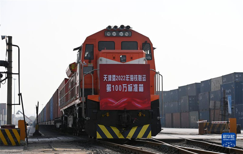 Porto de Tianjin: volume do transporte intermodal marítimo-ferroviário excede 1 milhão de TEUs