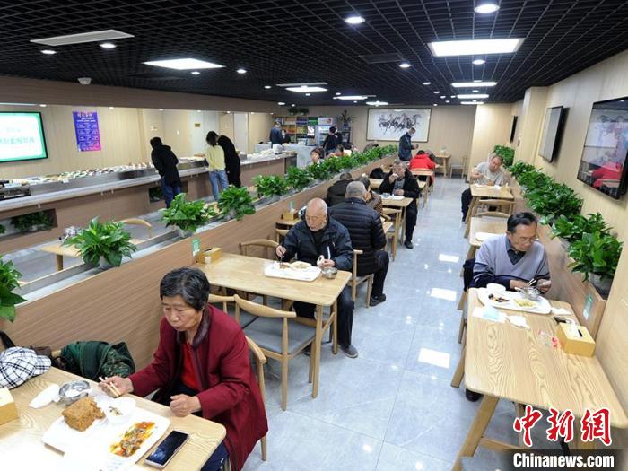 Jilin abre restaurantes em comunidades para idosos