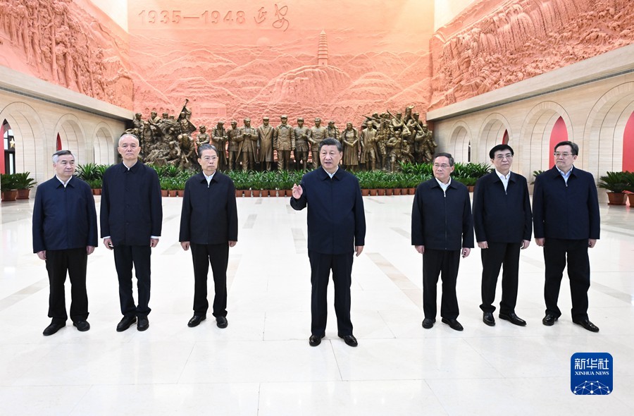 Xi Jinping leva liderança do PCCh à antiga base revolucionária