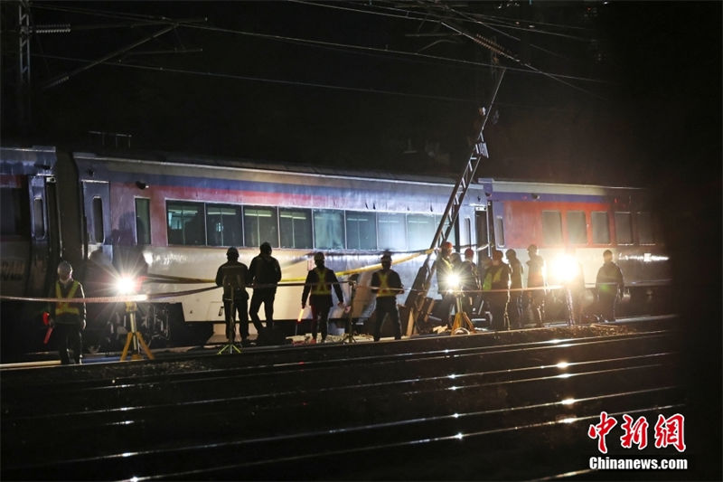 Coreia do Sul: trem de passageiros descarrila e deixa mais de 30 feridos