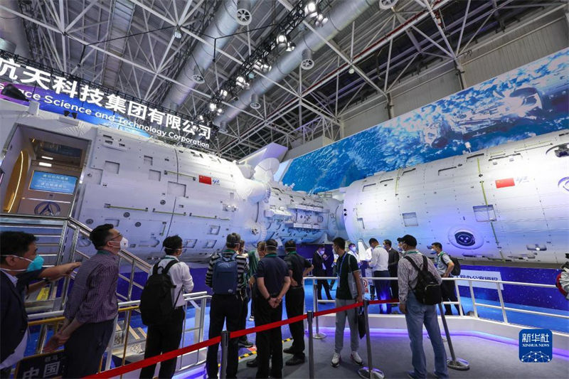 Módulo expositor 1:1 da estação espacial chinesa estreia no Airshow China