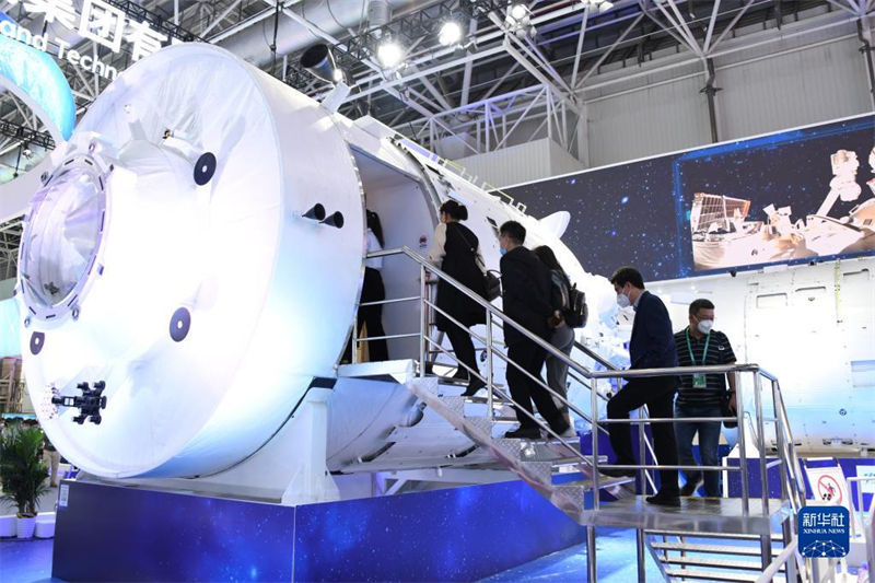 Módulo expositor 1:1 da estação espacial chinesa estreia no Airshow China