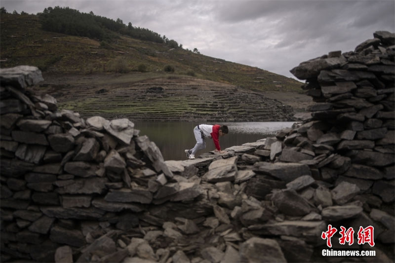 Espanha: restos submersos de Castro Candaz do período romano é exposto à seca