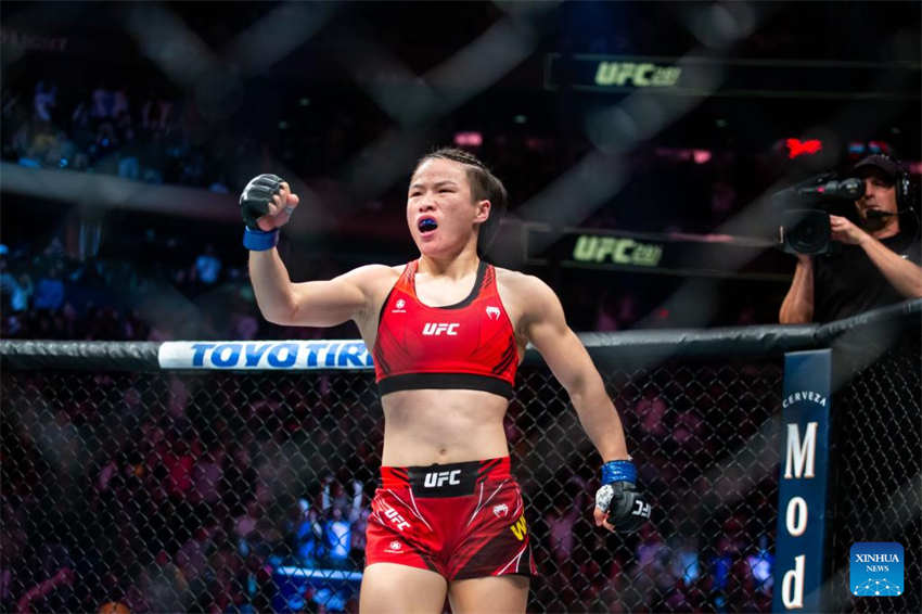 Zhang Weili reconquista cinturão no UFC 281