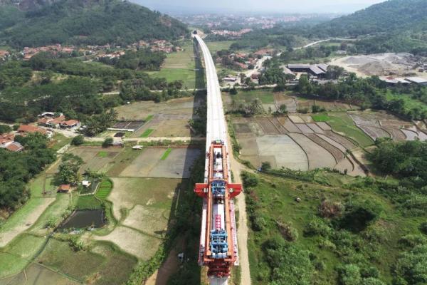 Teste do trem de alta velocidade Jacarta-Bandung é bem-sucedido