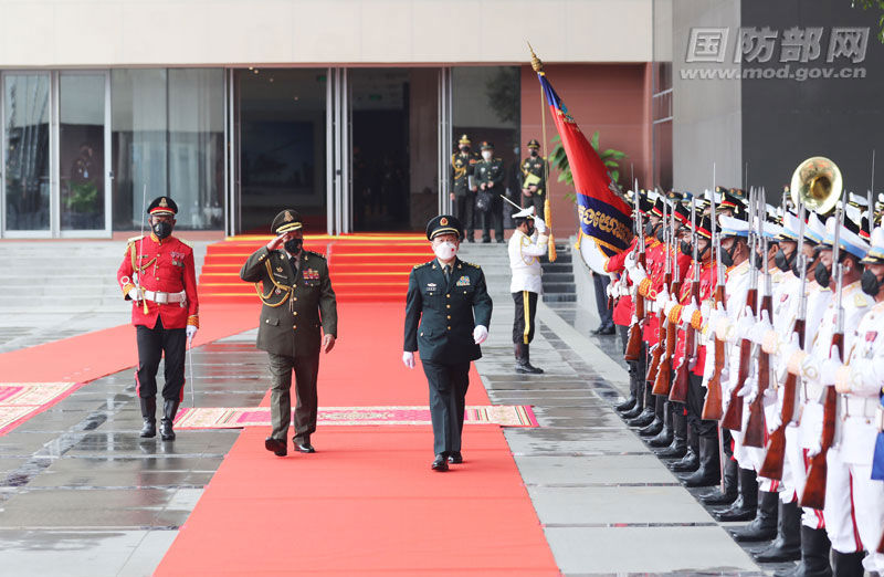 Premiê cambojano reúne-se com ministro chinês de Defesa