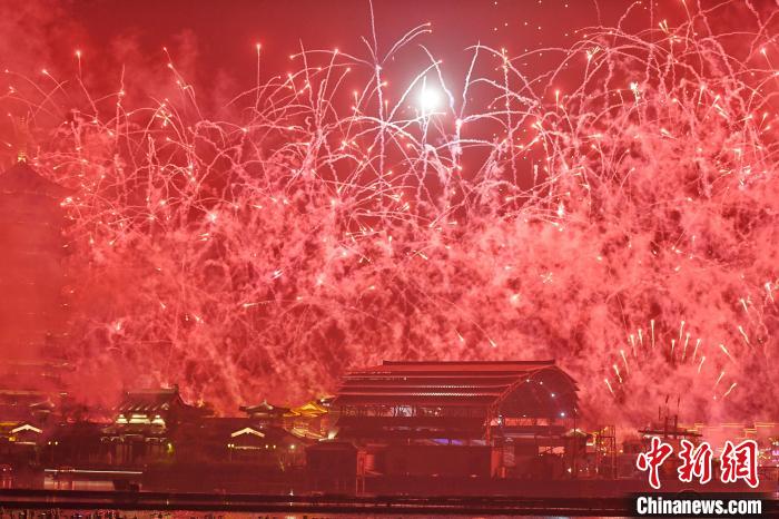 Show de luzes e fogos de artifício apoia primeira Conferência de Desenvolvimento Turístico de Changsha