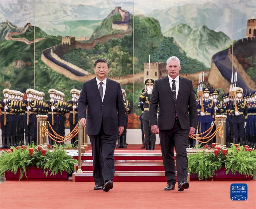 Xi Jinping realiza conversações com presidente cubano