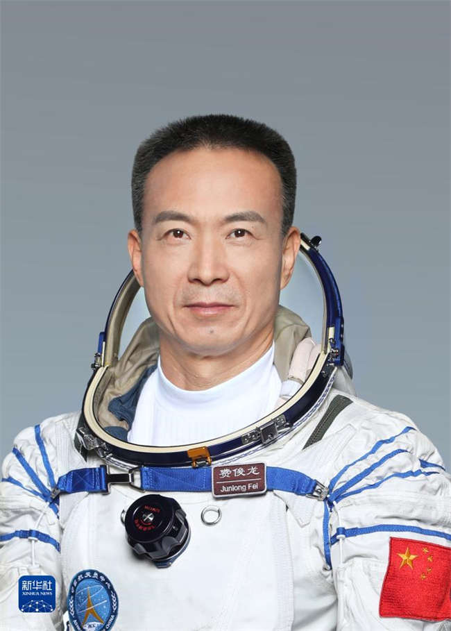 China lança espaçonave da missão Shenzhou-15