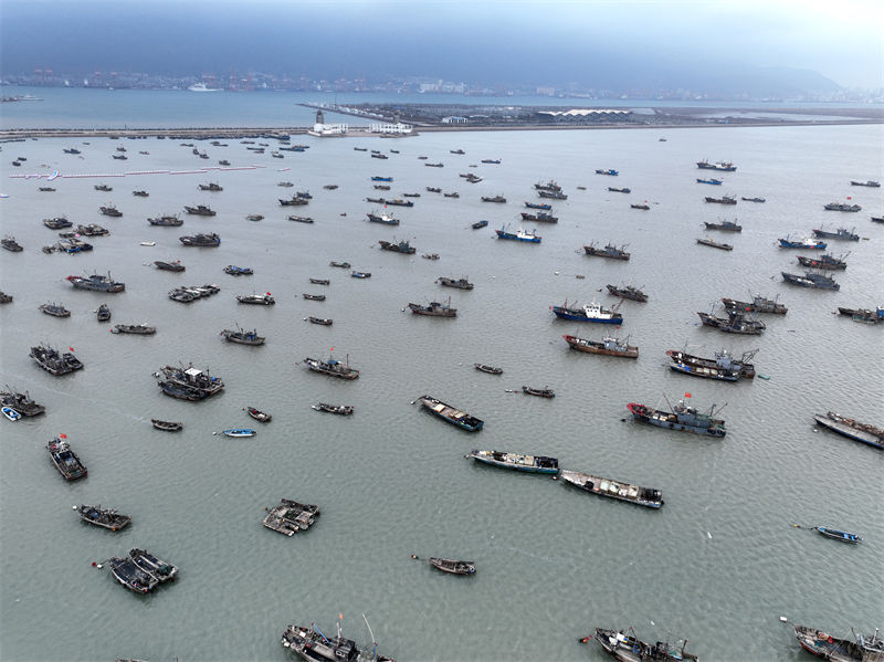 Jiangsu: barcos voltaram ao porto devido à aproximação de frente fria   