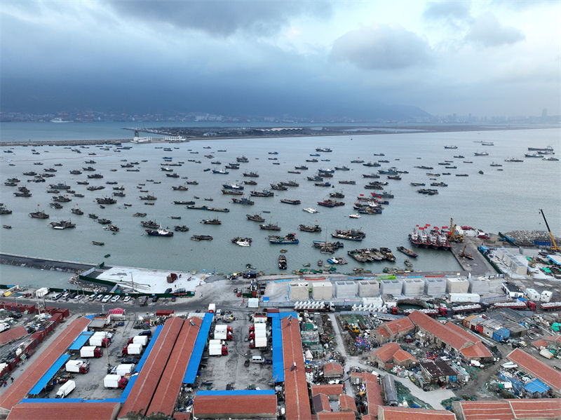 Jiangsu: barcos voltaram ao porto devido à aproximação de frente fria   