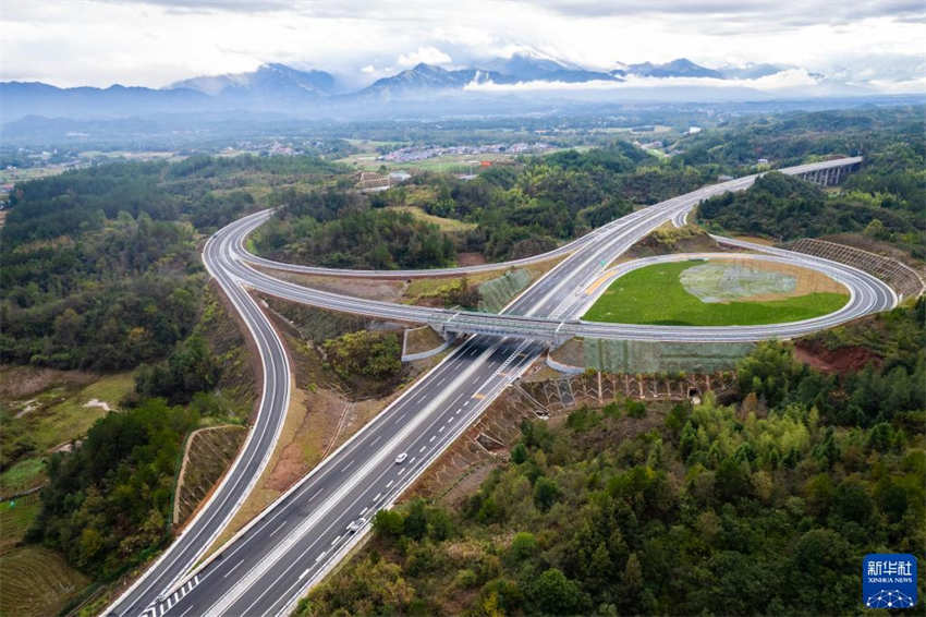 Primeira via expressa inteligente em Hunan é aberta ao tráfego