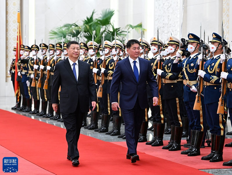 Xi Jinping se reúne com presidente da Mongólia