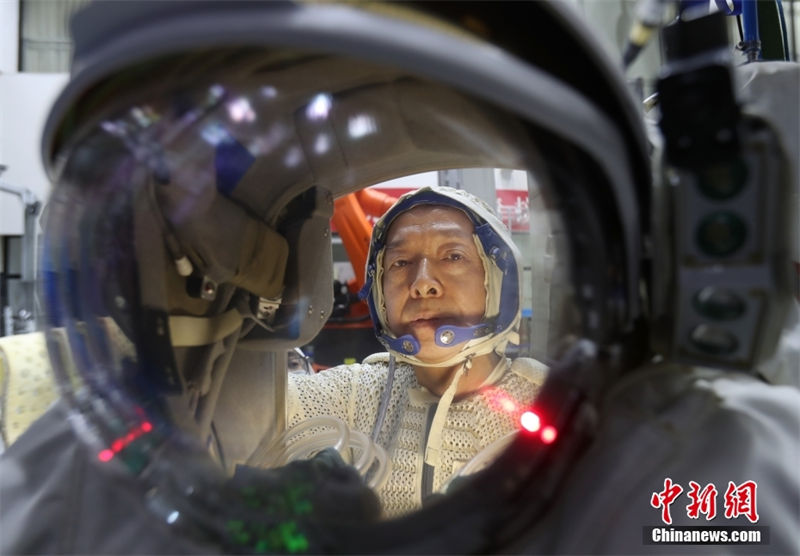 Galeria: imagens de treinamento de astronautas de Shenzhou-15  