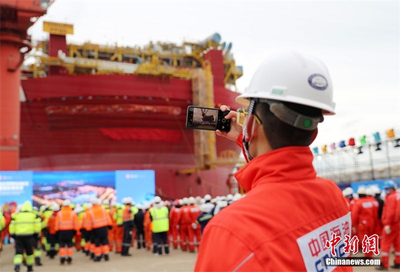 Dispositivo FPSO de fabricação chinesa é entregue no leste da China