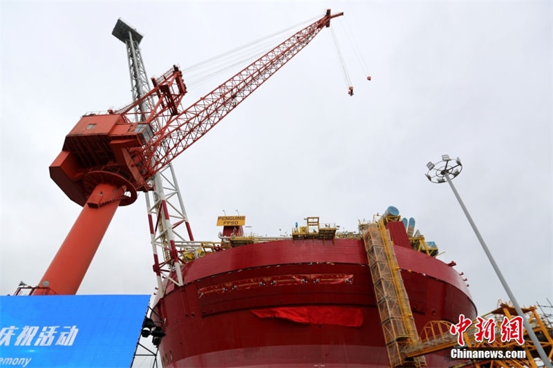 Dispositivo FPSO de fabricação chinesa é entregue no leste da China