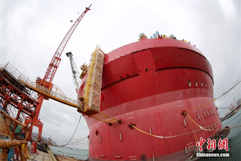 Dispositivo FPSO de fabricação chinesa é entregue no leste da China