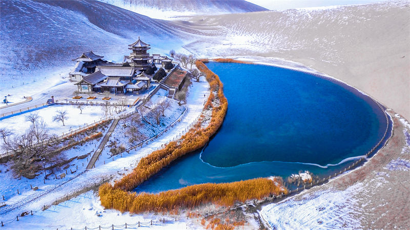 Galeria: paisagem pitoresca do lago Crescente após queda de neve