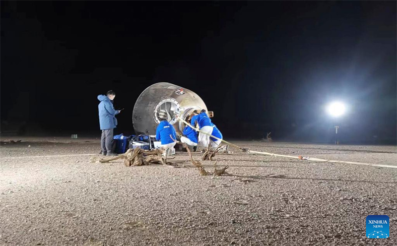 Astronautas da missão Shenzhou-14 regressam em segurança