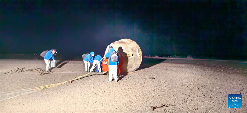 Astronautas da missão Shenzhou-14 regressam em segurança