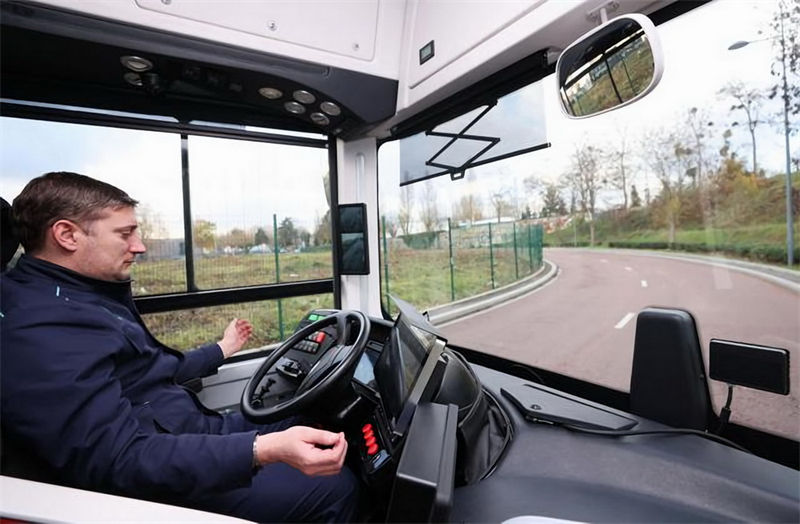 Ônibus autônomo criado por empresa chinesa entrará em funcionamento na França