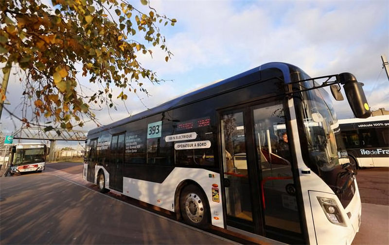 Ônibus autônomo criado por empresa chinesa entrará em funcionamento na França